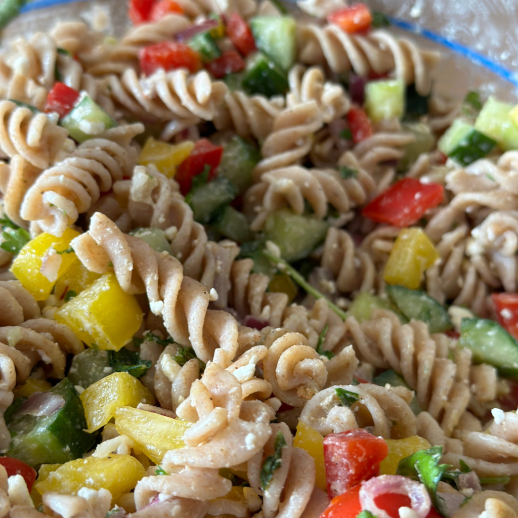 Gesunde Ernährung - Dinkelnudelsalat - Gesundes Grillen